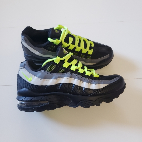 Nike Air Max 95 Kids Sneaker Shoes - Picture 2 of 9